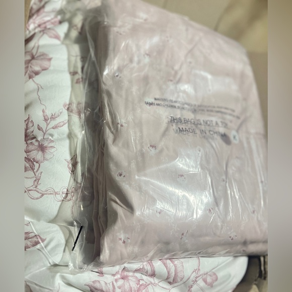 Madison Park Pink Floral King Size Comforter Set 7 pieces - Picture 8 of 9